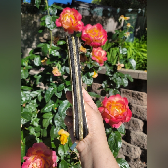 Pokémon Pikachu Metallic Wallet - Picture 6 of 9